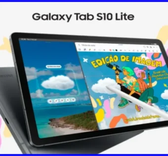 Tablet Galaxy Tab S10 Lite exibindo tela dividida com aplicativo de clima à esquerda e edição de imagem à direita, com uma caneta interagindo com a arte digital. Fundo vibrante com formas abstratas coloridas.